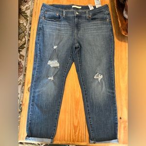 Levi’s size 32 boyfriend cut cropped jeans